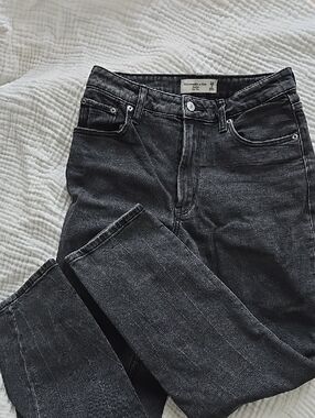 Abercrombie & Fitch Curve Love High-Rise Mom Jeans In Black